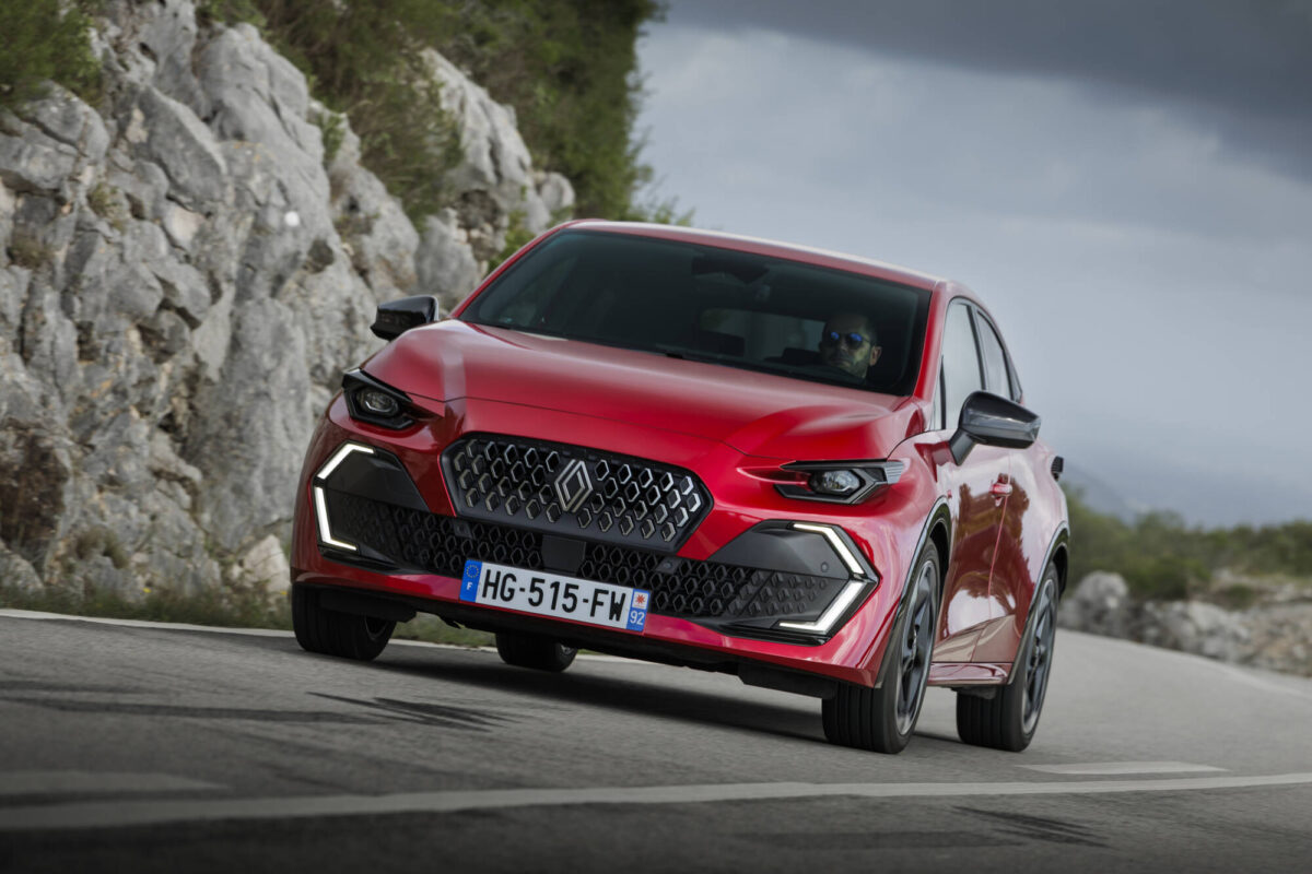 Το Clio διευρύνει τη γκάμα του με την έκδοση Eco G turbo 120 EDC