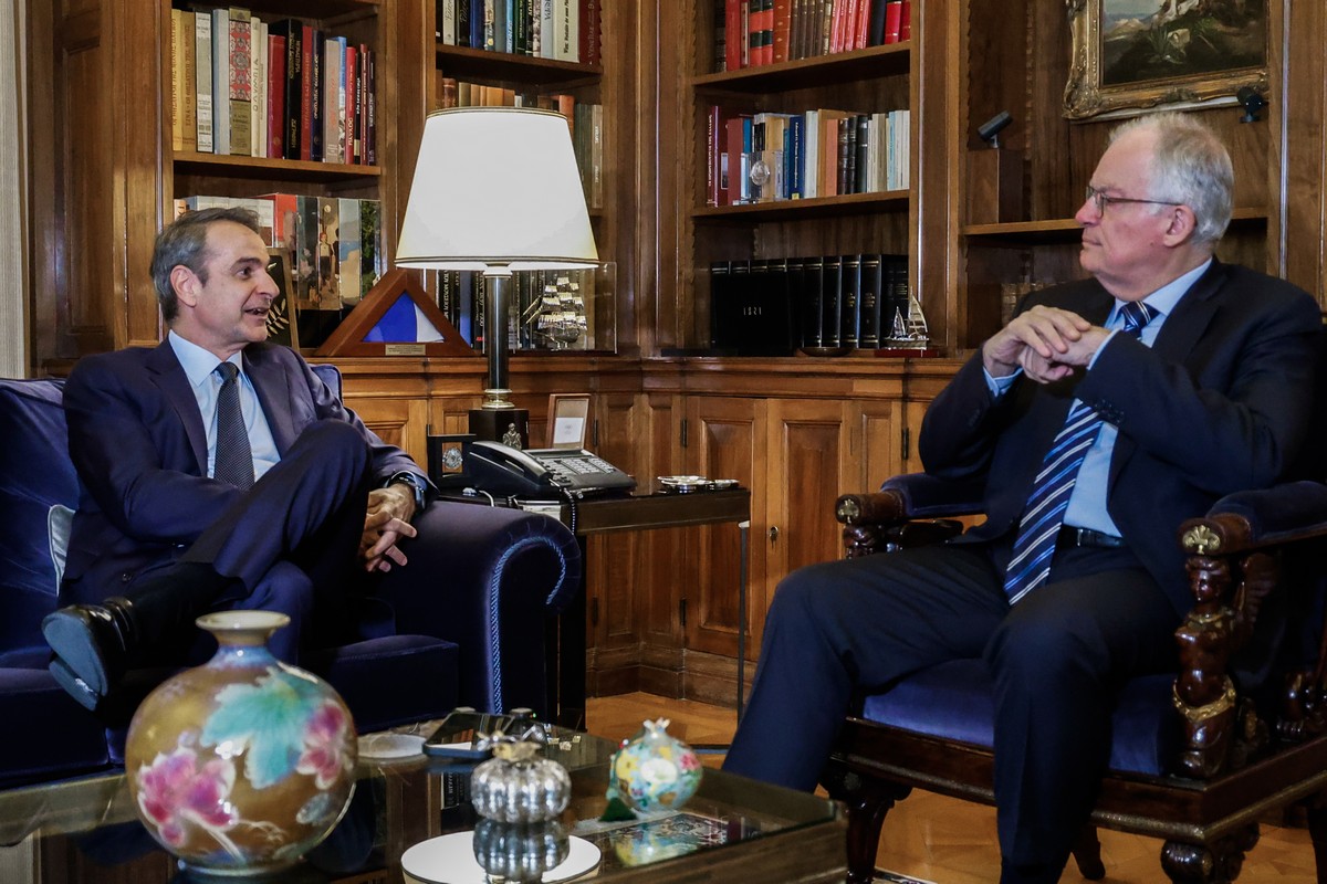 Μητσοτάκης σε Τασούλα: Ένας χρόνος απομένει για τη συνταγματική ολοκλήρωση της θητείας της κυβέρνησης
