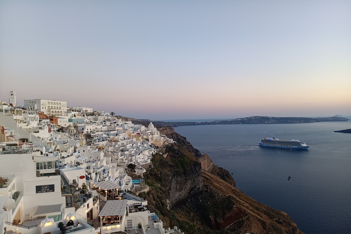 ΙΝΣΕΤΕ – Τουρισμός: Τα νούμερα του 2025, οι βασικές αγορές, η ανθεκτικότητα