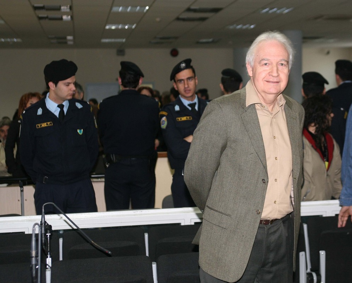 Αποφυλακίστηκε ο αρχηγός της 17 Νοέμβρη, Αλέξανδρος Γιωτόπουλος