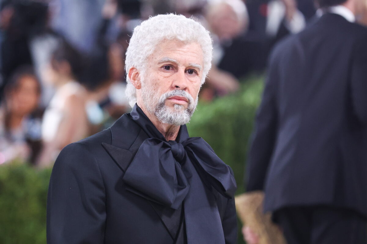 Αγνώριστος ο Bad Bunny: Εμφανίστηκε ως 82χρονος στο Met Gala 2026 (ΦΩΤΟ-VIDEO)