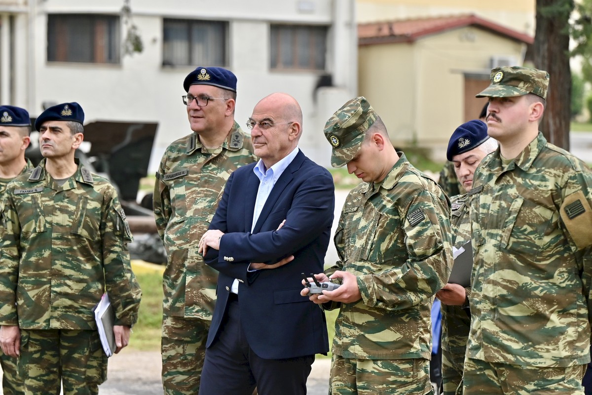 Δένδιας