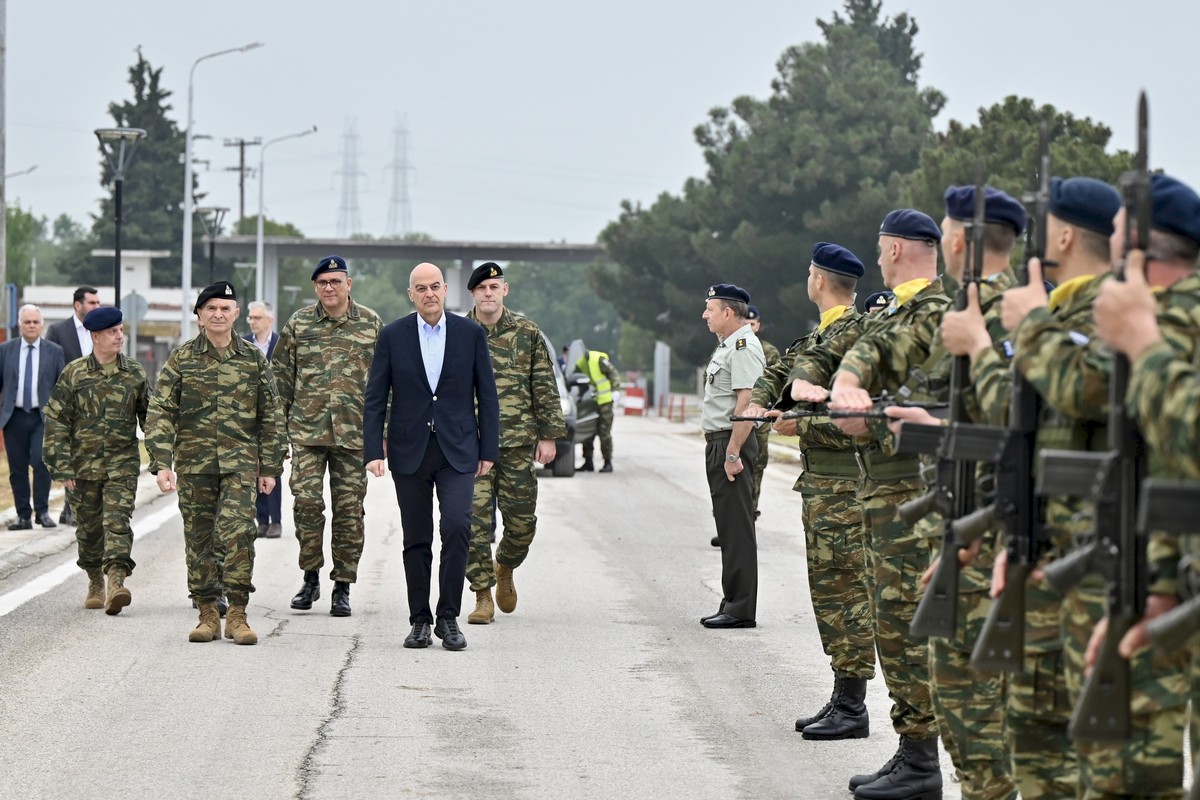 Στην έδρα της 34ης Μηχανοκίνητης Ταξιαρχίας στην Άσσηρο Θεσσαλονίκης ο Νίκος Δένδιας (ΦΩΤΟ)
