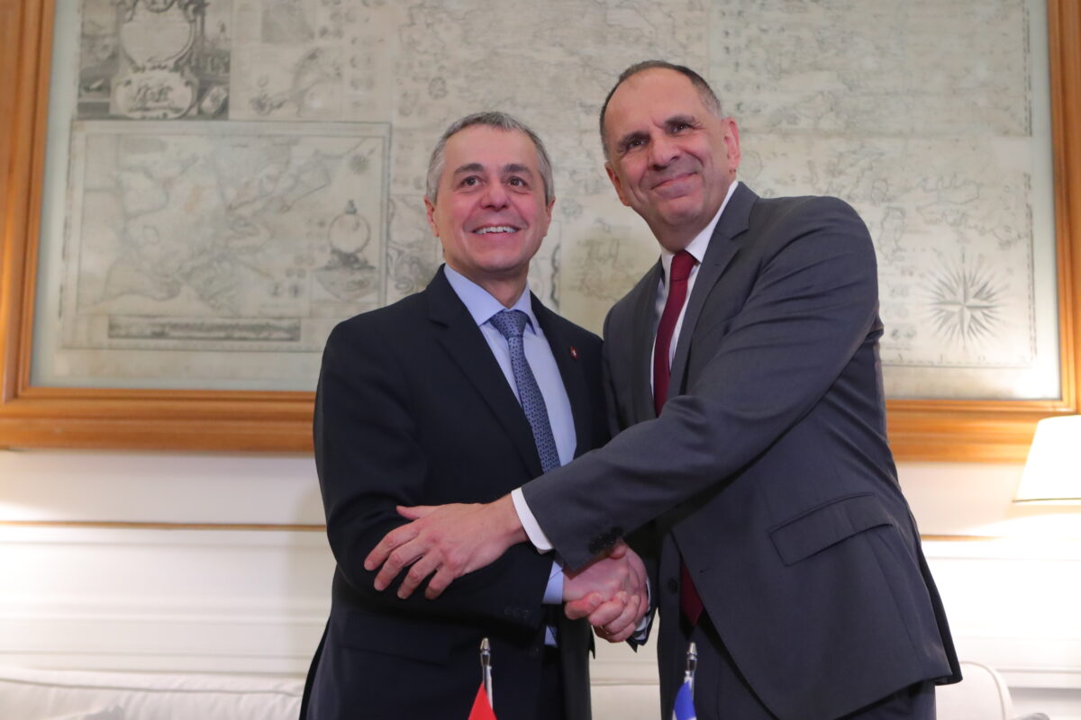 Οι επενδύσεις κύριο θέμα στην συζήτηση του Γεραπετρίτη με τον Ελβετό ομόλογό του Ι. Κασίς