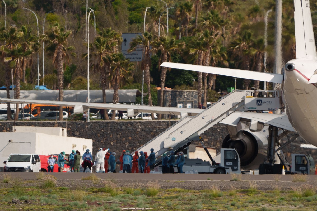 Με C130 θα μεταφερθεί ο Έλληνας επιβάτης του MV Hondius που εντοπίστηκε ο χανταϊός (VIDEO)