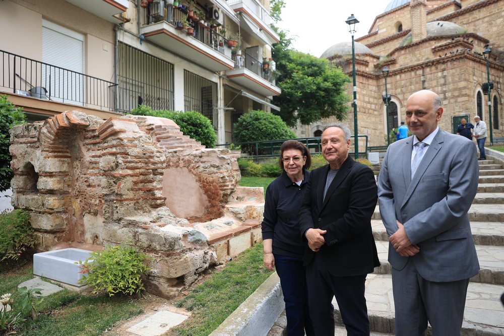 Θεσσαλονίκη: Παραδόθηκαν άλλες 4 οθωμανικές κρήνες με πόσιμο νερό στην Άνω Πόλη παρουσία Μενδώνη