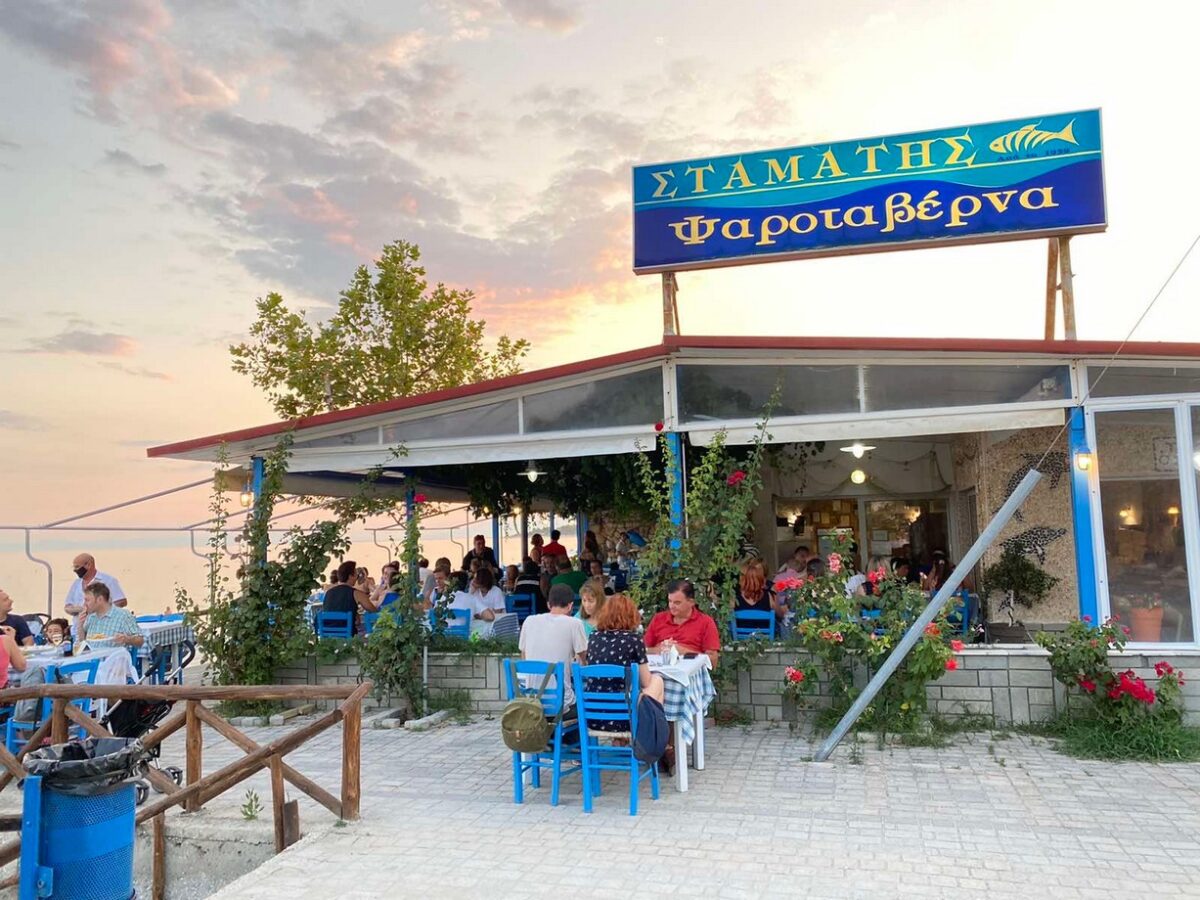 Ψαροταβέρνα Σταμάτης: Εκεί που το Αιγαίο συναντά τις αυθεντικές γεύσεις