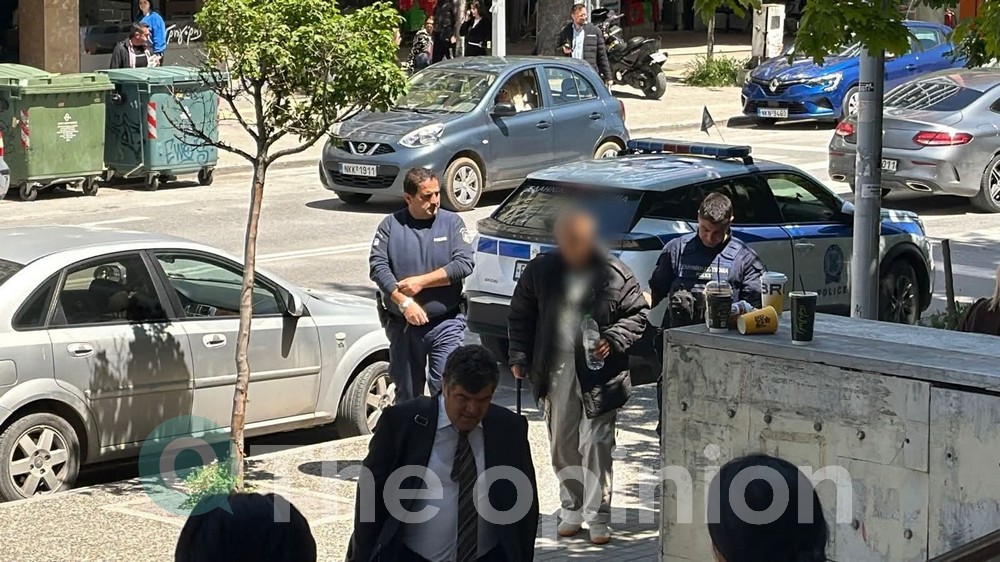 Εισβολή με σφυρί σε τράπεζα στη Θεσσαλονίκη: Προσωρινά κρατούμενος σε ψυχιατρείο μετά την απολογία ο 67χρονος