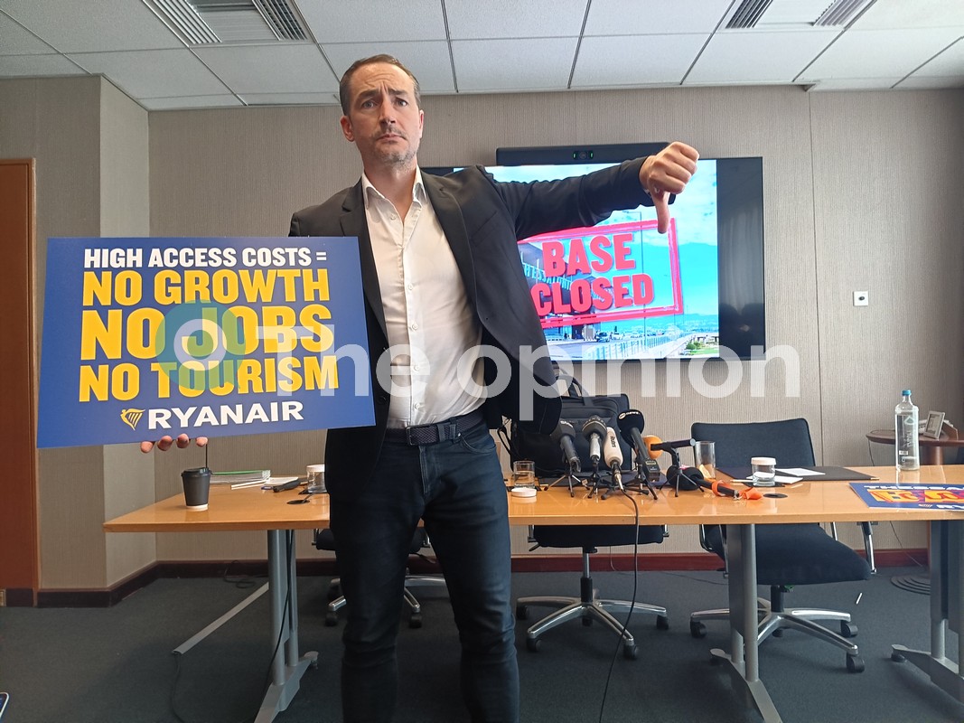 Ryanair: Τι δηλώνει στο TheOpinion ο CCO για το κλείσιμο της βάσης στη Θεσσαλονίκη – Ποια δρομολόγια παραμένουν
