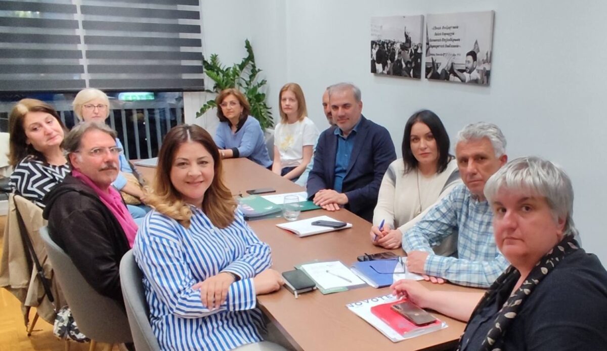Θεσσαλονίκη: Συνάντηση στελεχών του ΠΑΣΟΚ με εργαζόμενους σε δημοτικούς παιδικούς σταθμούς, ΚΔΑΠ και ΚΔΑΠ-ΜΕΑ στο γραφείο Ανδρουλάκη