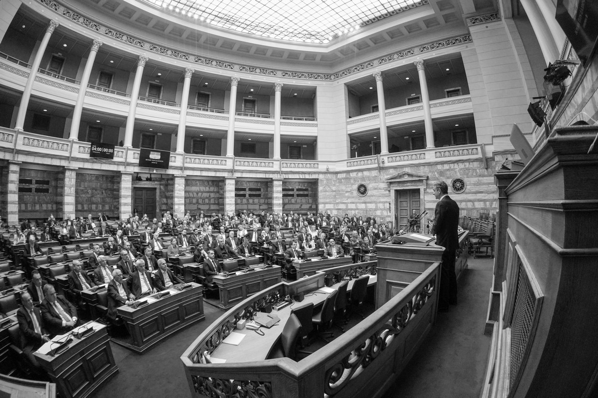 Καθόλου αίμα, λίγα δάκρυα, αλλά… αρκετός ιδρώτας στα σημερινά(8/5) πρωτοσέλιδα