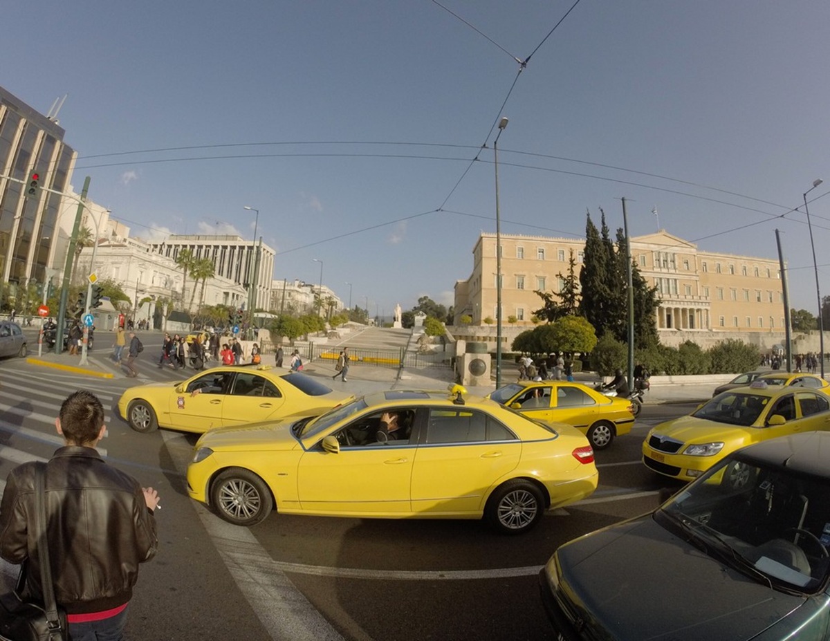 ΕΕ: Η Ελλάδα πρωταθλήτρια στην εργασία… Σαββατοκύριακου (πίνακες)