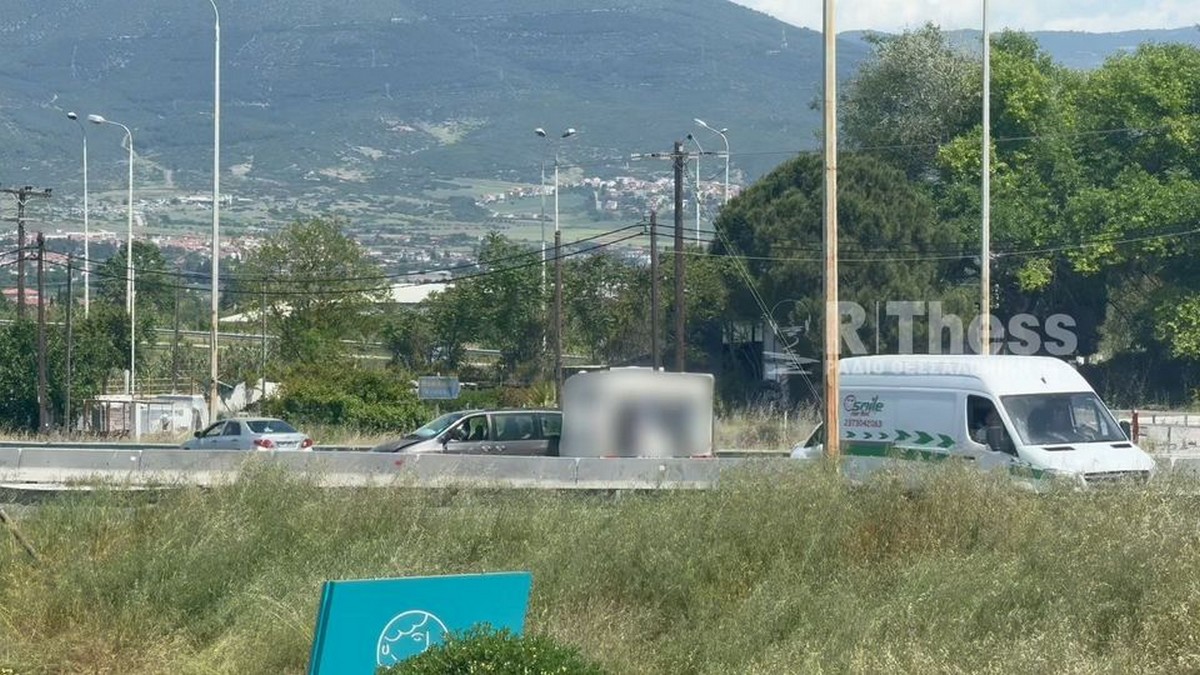 Απίστευτο συμβάν στην Ε.Ο Θεσσαλονίκης-Μουδανιών: Τροχόσπιτο «έφυγε» από ΙΧ (VIDEO)
