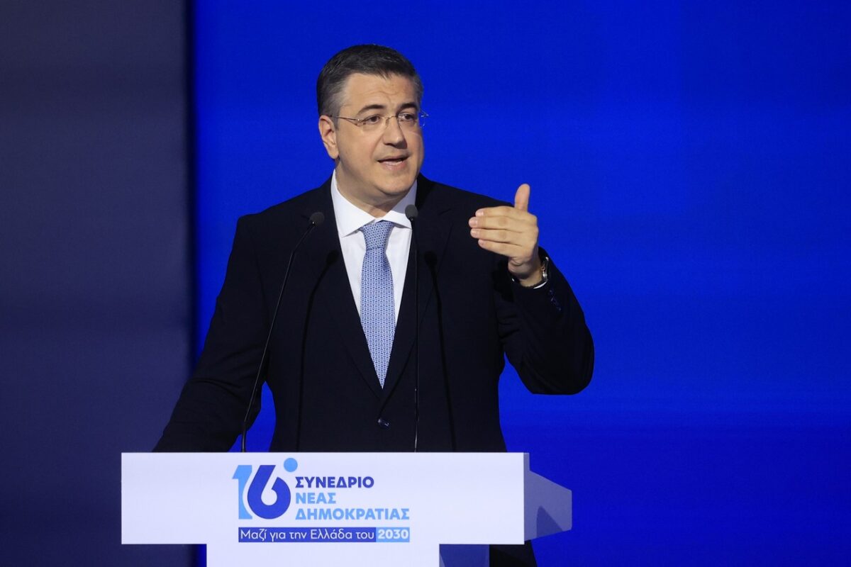 Απόστολος Τζιτζικώστας