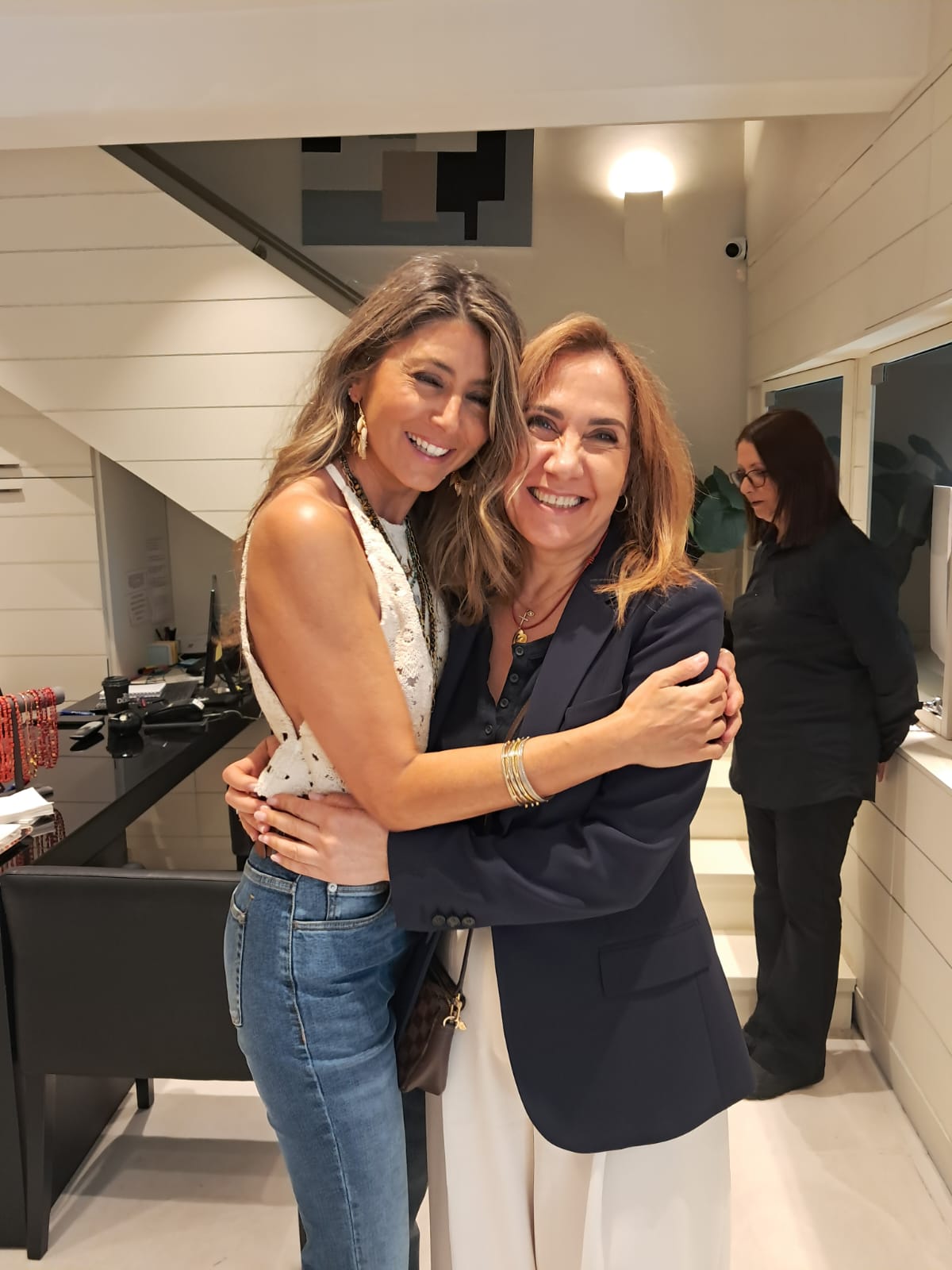 Με μεγάλη επιτυχία πραγματοποιήθηκε η παρουσίαση της συλλογής Wanderlust Tales της Antonia Karra στο Bejewel by Thalia Exarchou