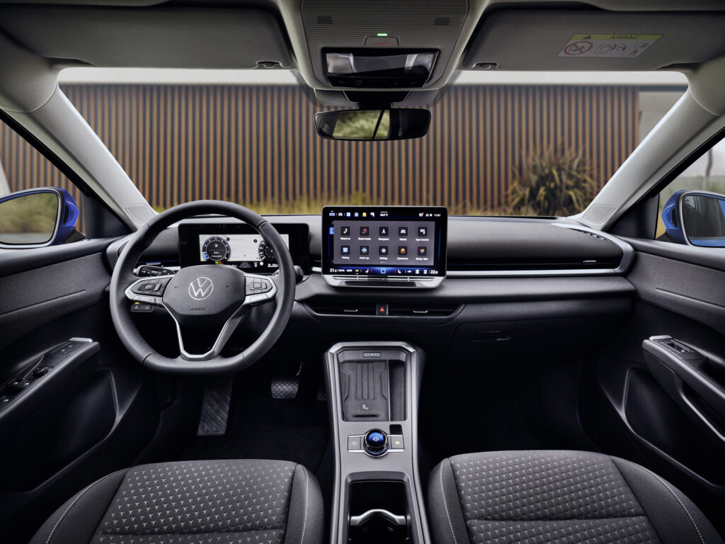 Ξεχωρίζει στα σημεία το υβριδικό SUV της Volkswagen, το T-Roc (ΦΩΤΟ)