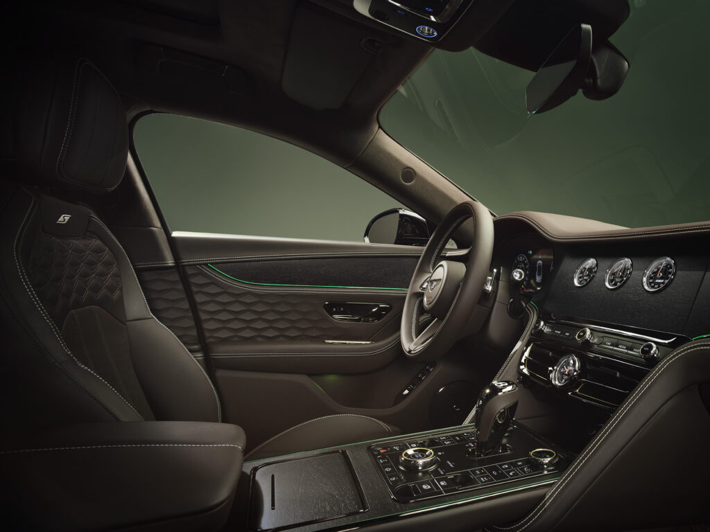 Χειροποίητη πολυτέλεια με επιδόσεις supercar η νέα Bentley Flying Spur
