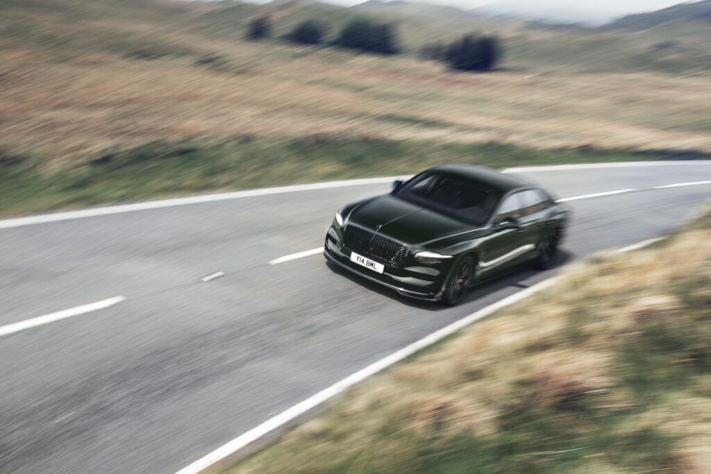 Χειροποίητη πολυτέλεια με επιδόσεις supercar η νέα Bentley Flying Spur