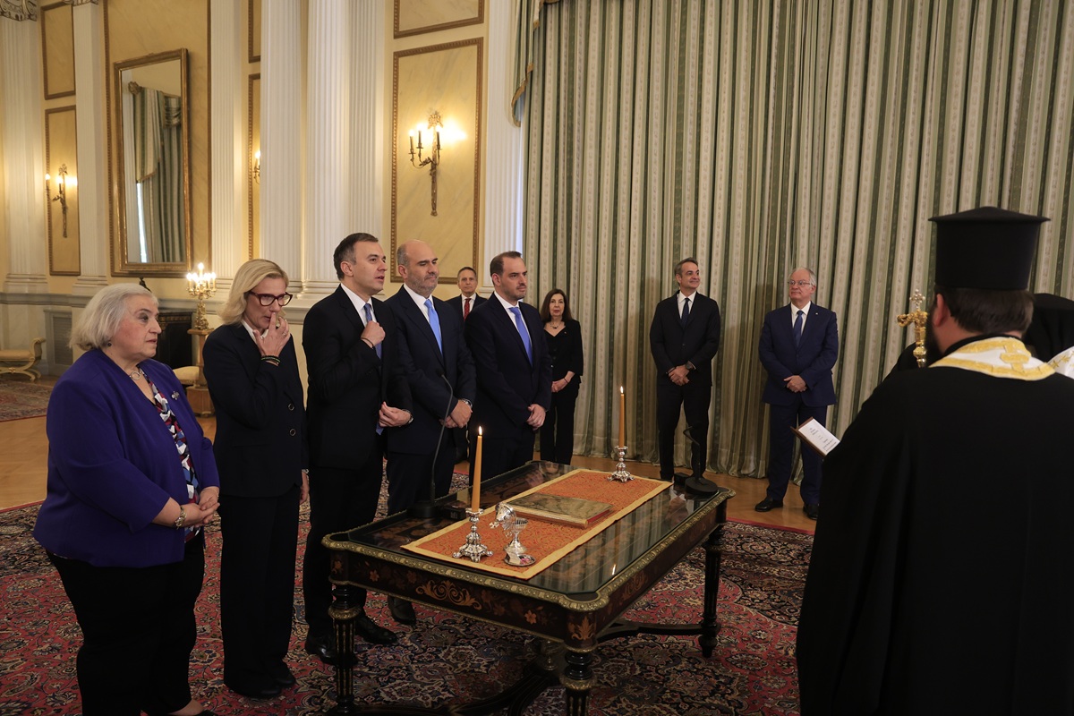 Ορκίστηκαν τα νέα μέλη της κυβέρνησης (VIDEO,ΦΩΤΟ)