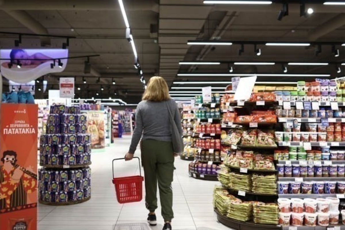 Μόνιμο «αγκάθι» η ακρίβεια για τα νοικοκυριά – Ποιους τομείς επηρεάζει κυρίως