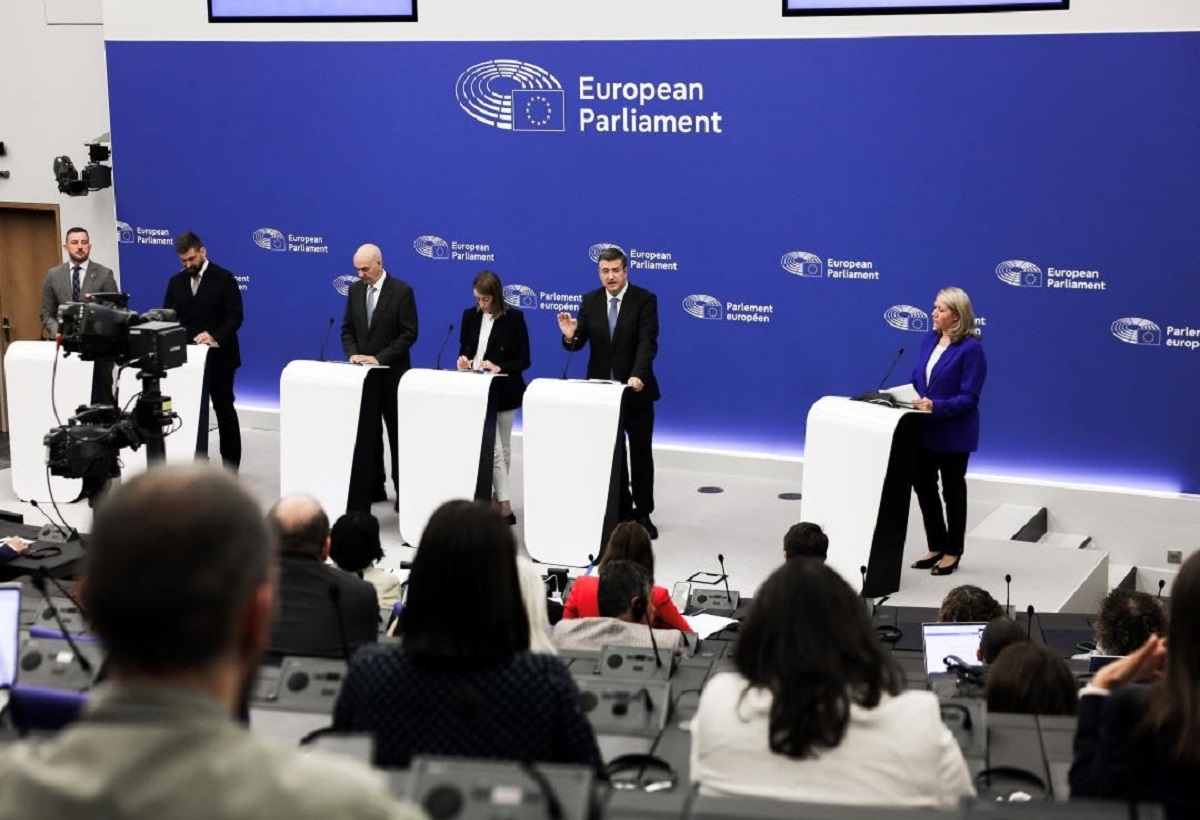 Τζιτζικώστας: «Πετύχαμε την πρώτη συμφωνία – ορόσημο για τους επιβάτες αερομεταφορών»