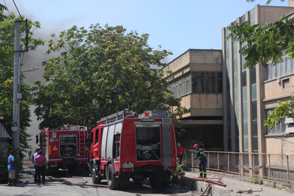 Μεγάλη φωτιά σε εργοστάσιο στην Αττική (ΦΩΤΟ+VIDEO)
