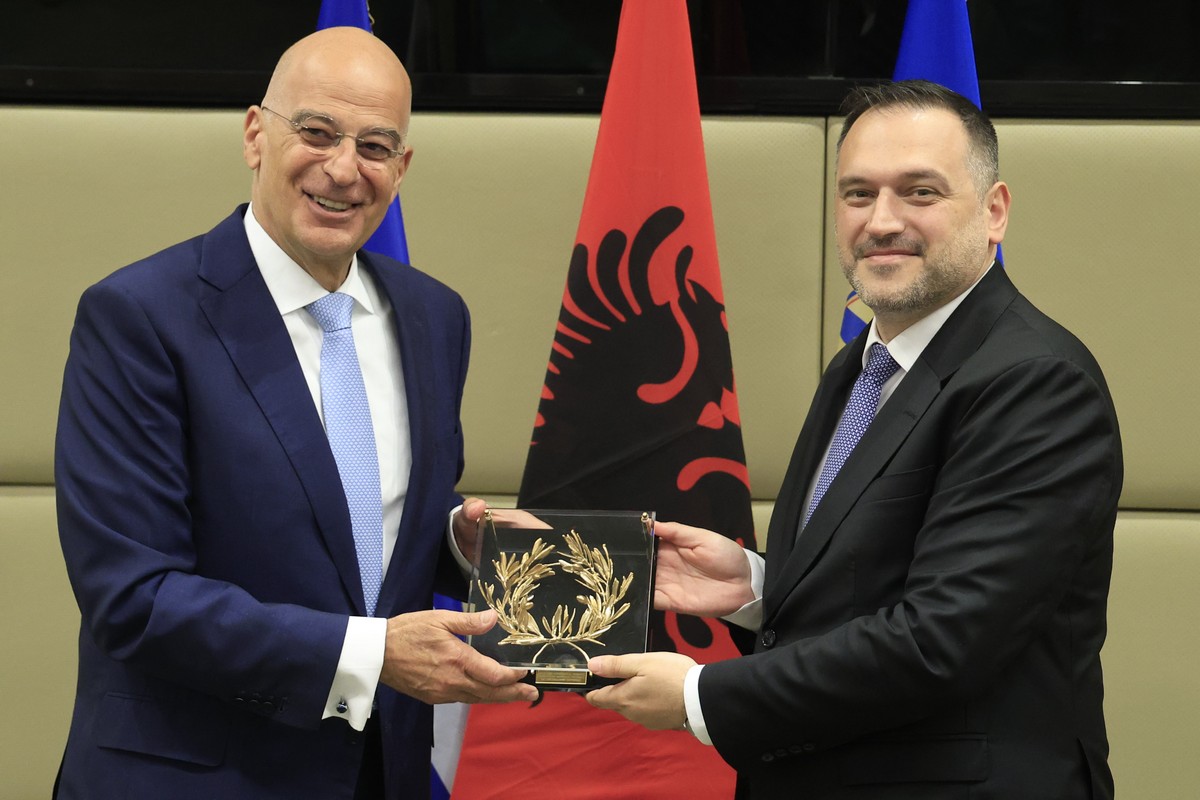 Δένδιας