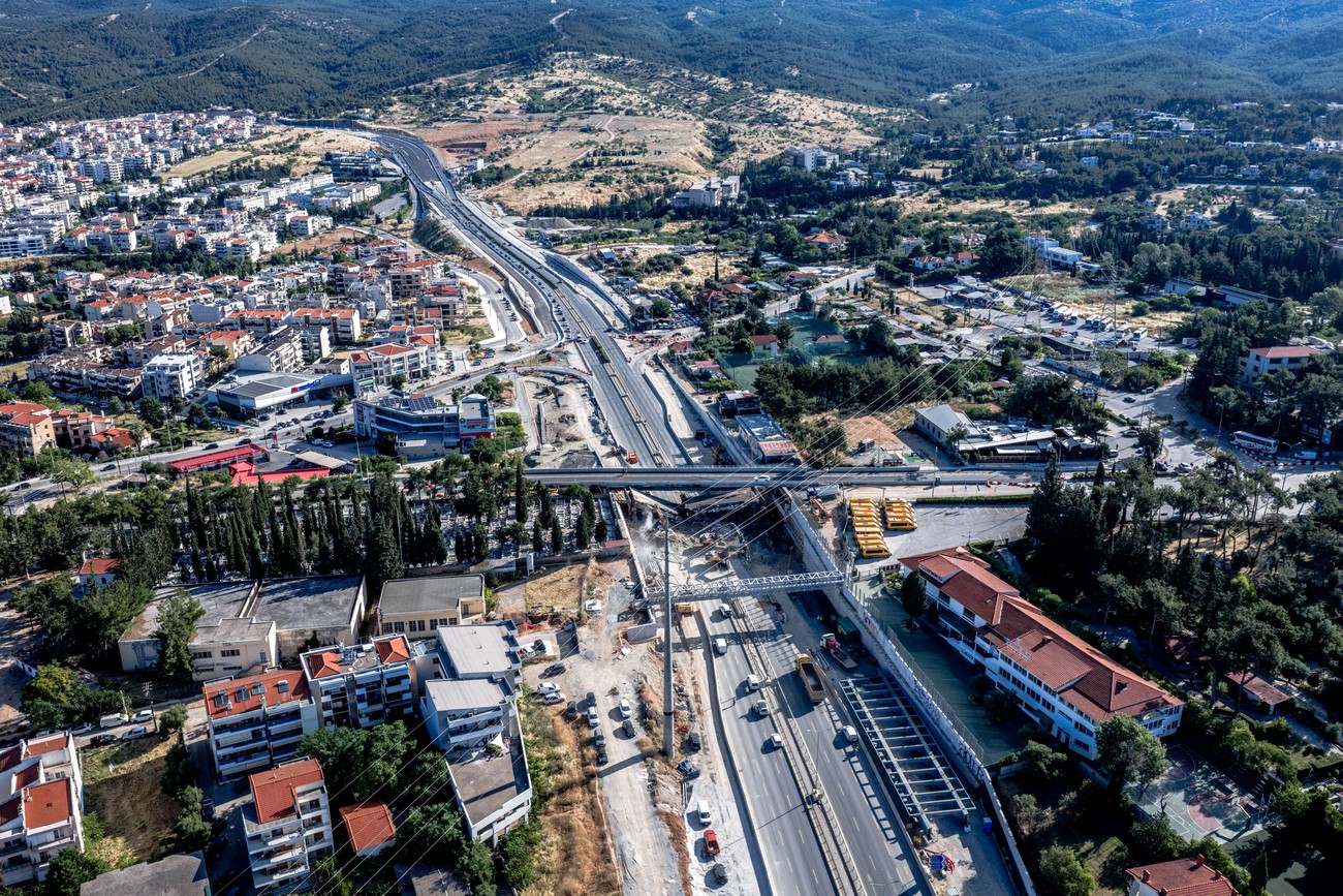 FlyOver: Εντυπωσιακές εικόνες από την κατεδάφιση της δεύτερης γέφυρας Πανοράματος (ΦΩΤΟ-VIDEO)