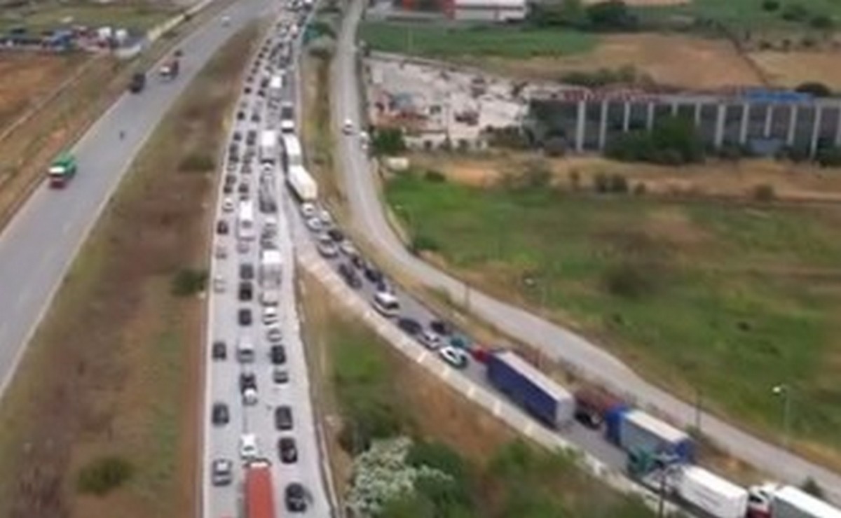 Τεράστιες ουρές και καθυστερήσεις στην ΠΑΘΕ λόγω εργασιών (VIDEO)