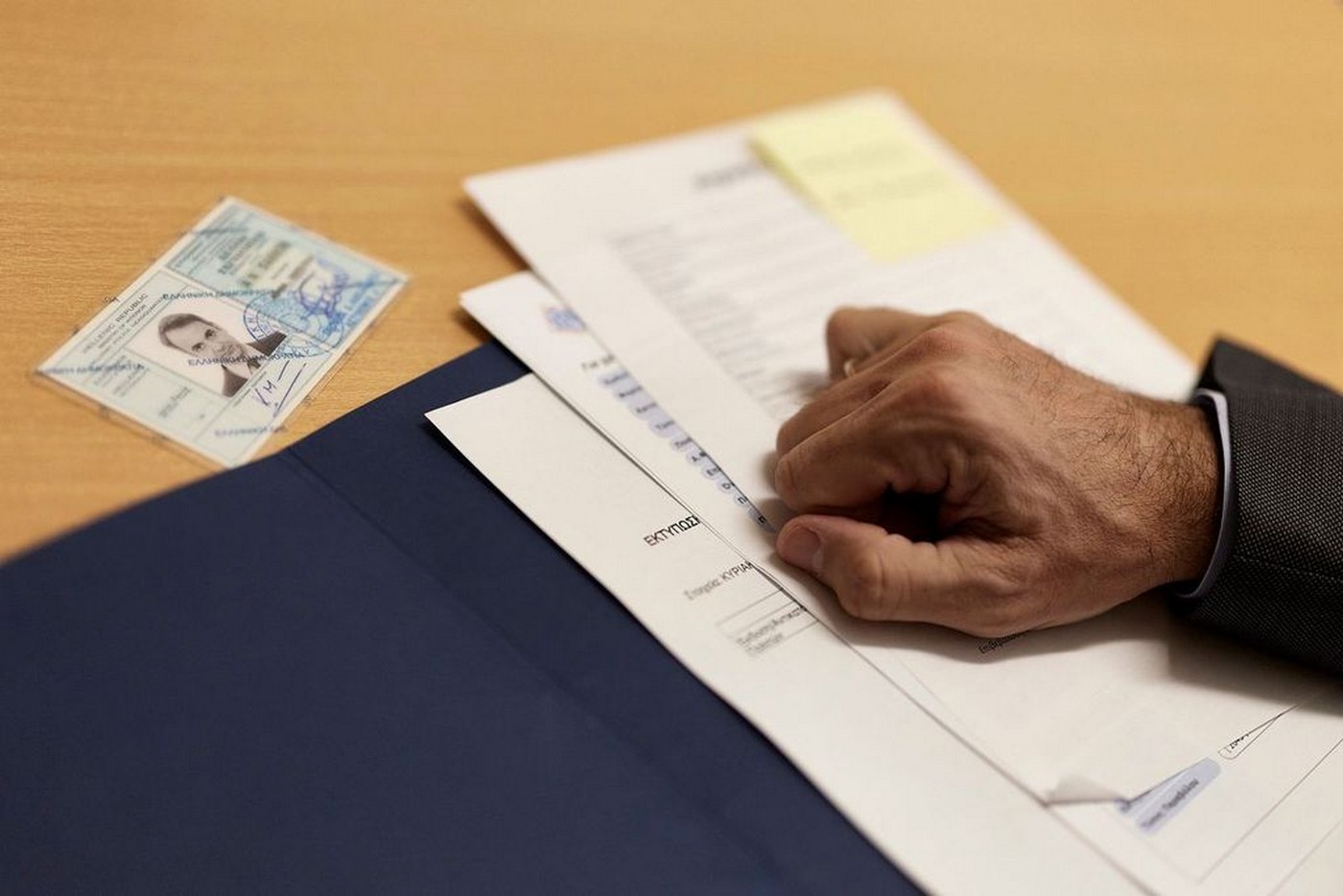 Στο αστυνομικό τμήμα για έκδοση νέας ταυτότητας ο Κυριάκος Μητσοτάκης (ΦΩΤΟ-VIDEO)