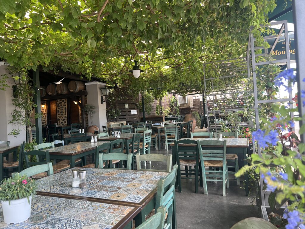 Μουράγιο: Το τσιπουράδικο της Γερακινής που από το 1996 εντυπωσιάζει με την πρώτη μπουκιά