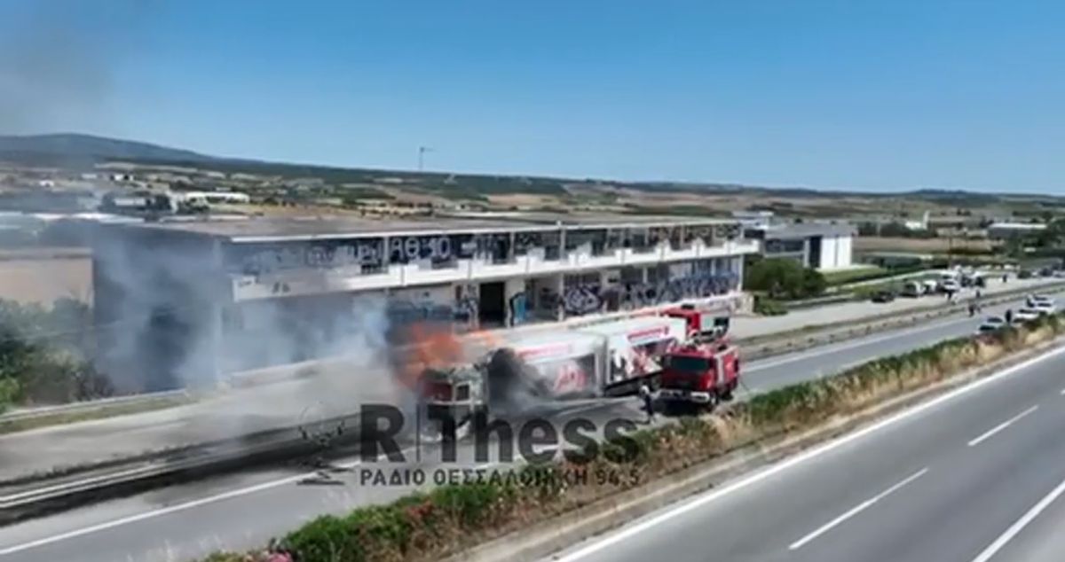 Εκρήξεις σε νταλίκα στη Μουδανιών (VIDEO)