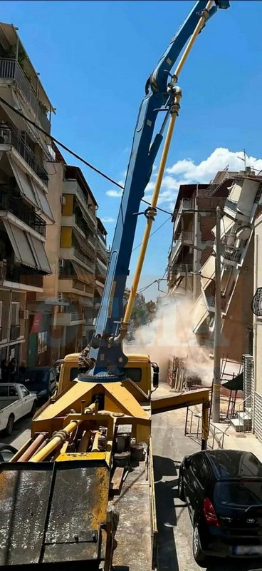 Πετράλωνα: Καρέ – καρέ η στιγμή της κατάρρευσης της πολυκατοικίας