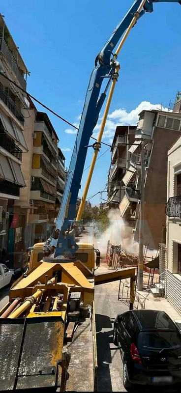 Πετράλωνα: Καρέ – καρέ η στιγμή της κατάρρευσης της πολυκατοικίας