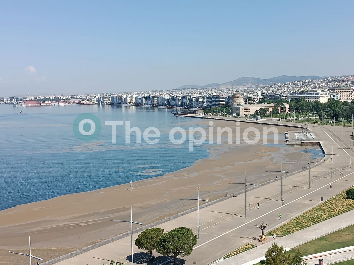Θεσσαλονίκη: Φυτοπλαγκτόν «καταπίνουν» τον Θερμαϊκό (ΦΩΤΟ-VIDEO)