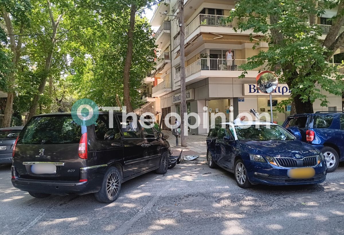 Θεσσαλονίκη: Μετωπική σύγχρουση ΙΧ με ταξί (ΦΩΤΟ)