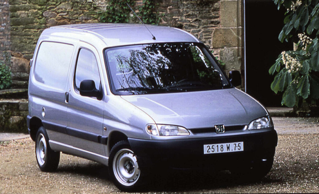 30 χρόνια αξιοπιστίας γιορτάζει το Peugeot Partner, 10 το Traveller