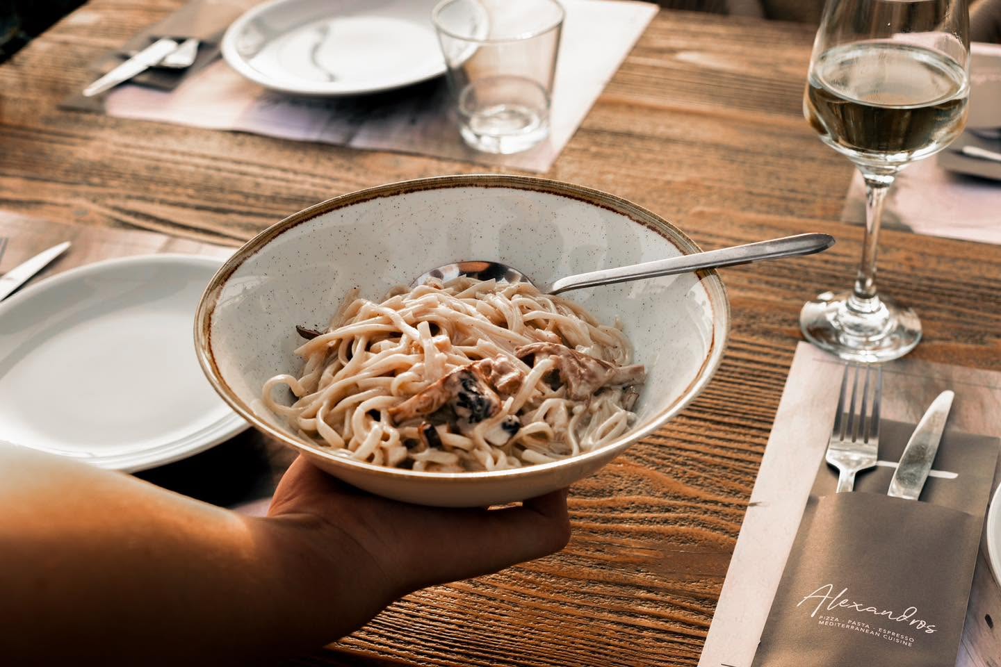 Alexandros Cafe Βar Restaurant: Ένας διαχρονικός προορισμός γεύσης και φιλοξενίας στη Νικήτη