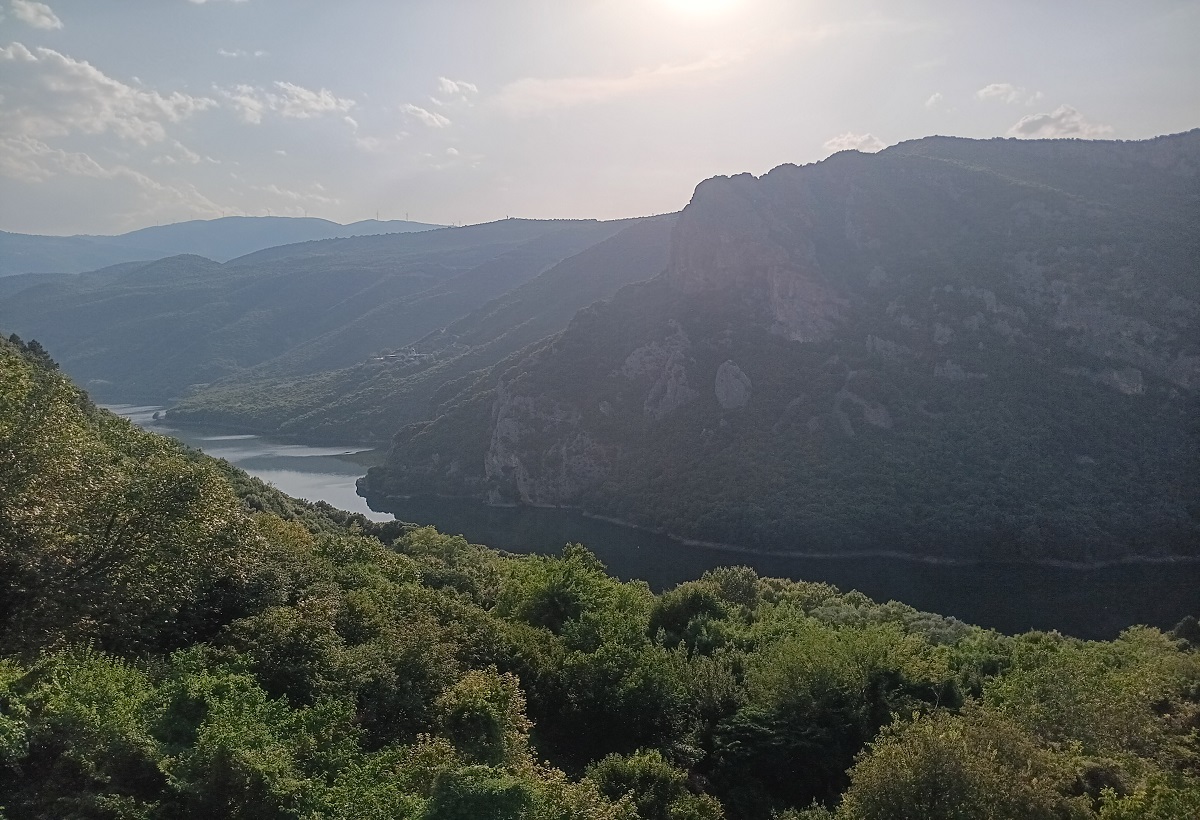 Δροσιά στο Βέρμιο: Ορεινά χωριά, λιβάδια, λίμνες και καταρράκτες (ΦΩΤΟ)