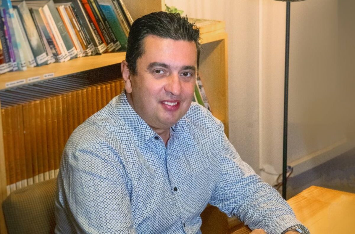 Ο συγγραφέας Γιώργος Ρόβας και η τέχνη να διδάσκεις αξίες μέσα από ιστορίες