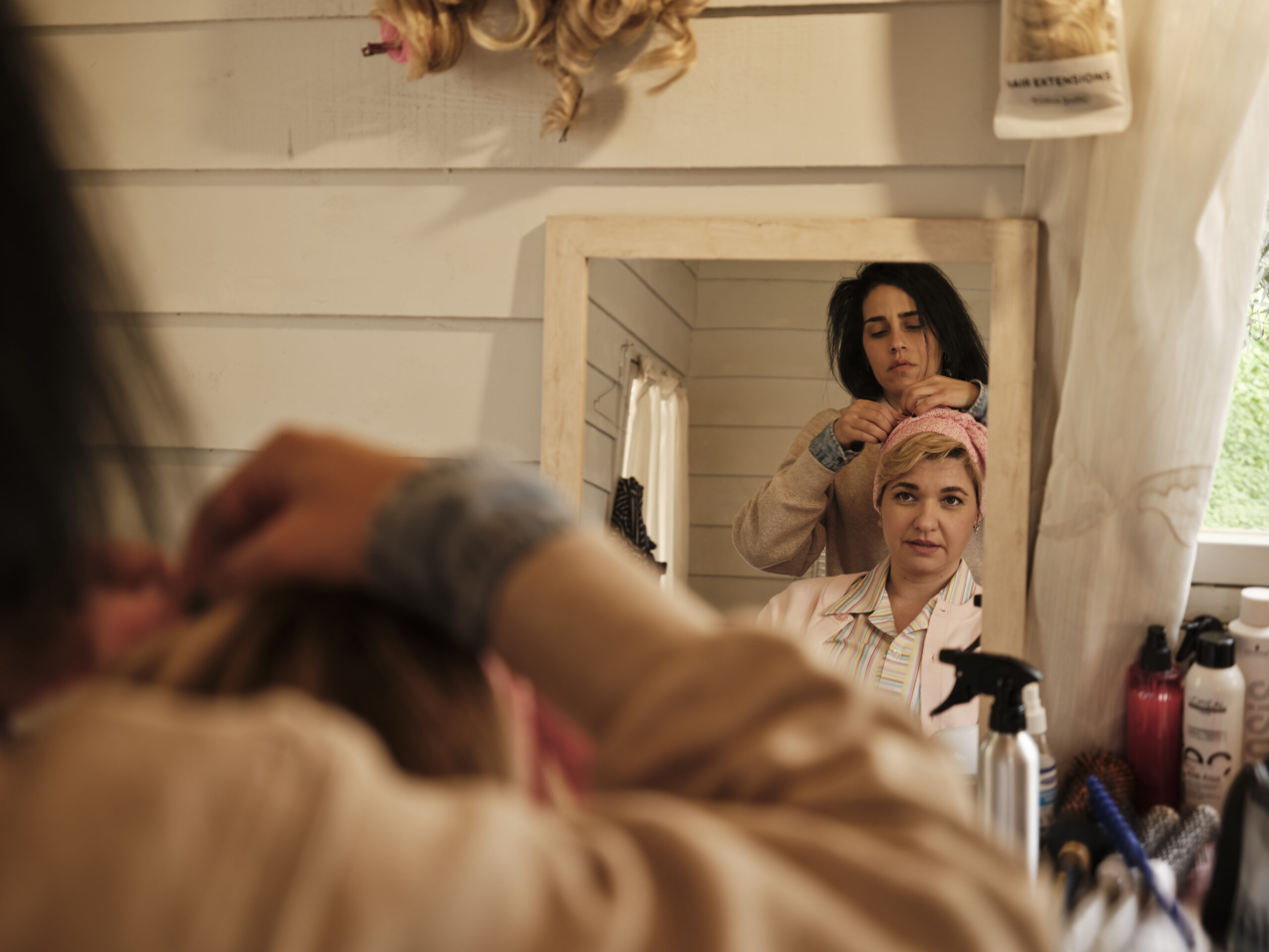 «Κάμπινγκ»: Νέες backstage εικόνες από τα γυρίσματα της νέας σειράς του MEGA (ΦΩΤΟ)