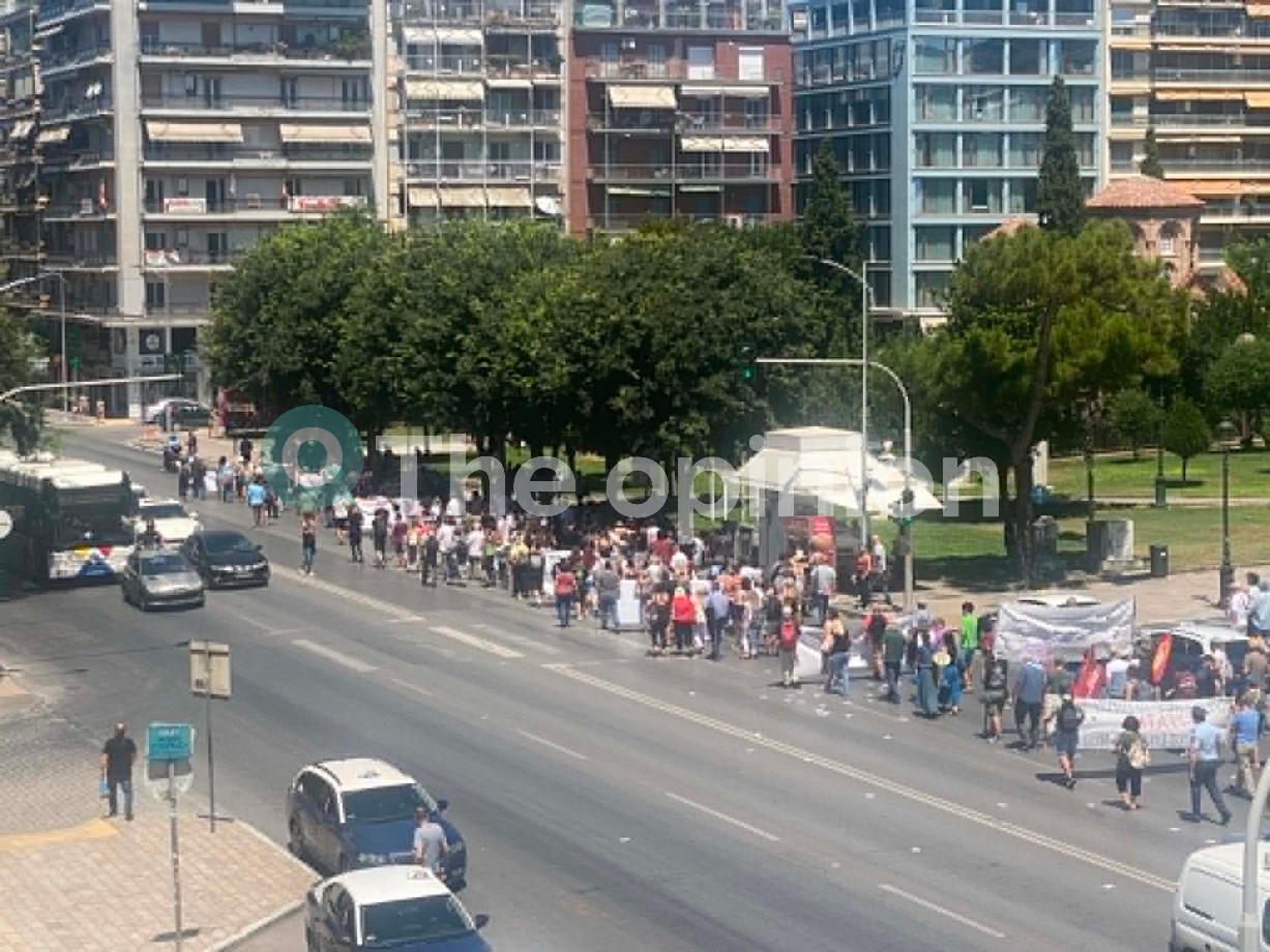 Στους δρόμους της Θεσσαλονίκης οι δημόσιοι υπάλληλοι για τη συνταγματική αναθεώρηση (ΦΩΤΟ-VIDEO)