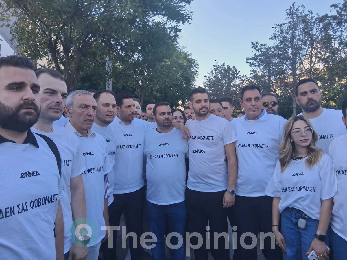 Ανθρώπινη αλυσίδα έξω από το Ιπποκράτειο – Κυρανάκης: Δε σας φοβόμαστε, η ΝΔ και οι ιδέες της δεν θα πεθάνουν ποτέ (ΦΩΤΟ-VIDEO)