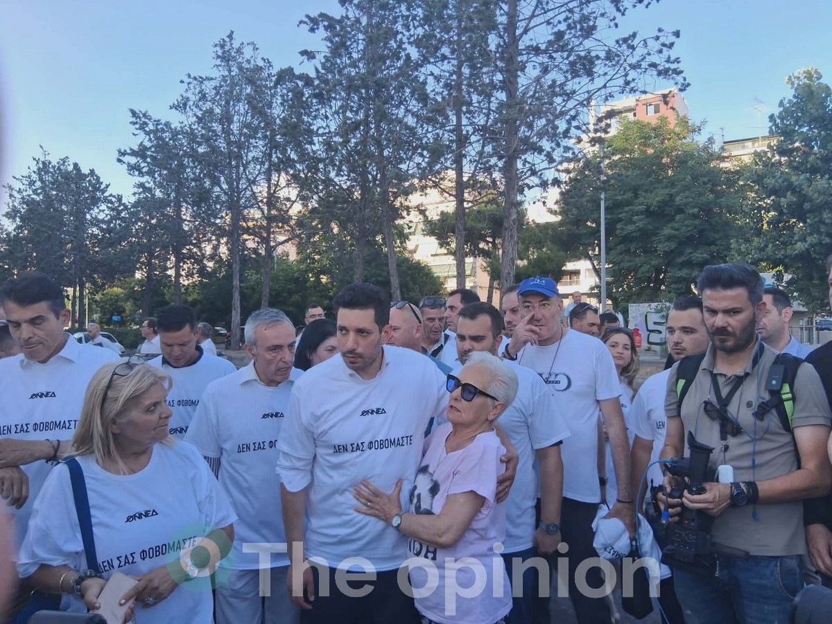 Ανθρώπινη αλυσίδα έξω από το Ιπποκράτειο – Κυρανάκης: Δε σας φοβόμαστε, η ΝΔ και οι ιδέες της δεν θα πεθάνουν ποτέ (ΦΩΤΟ-VIDEO)