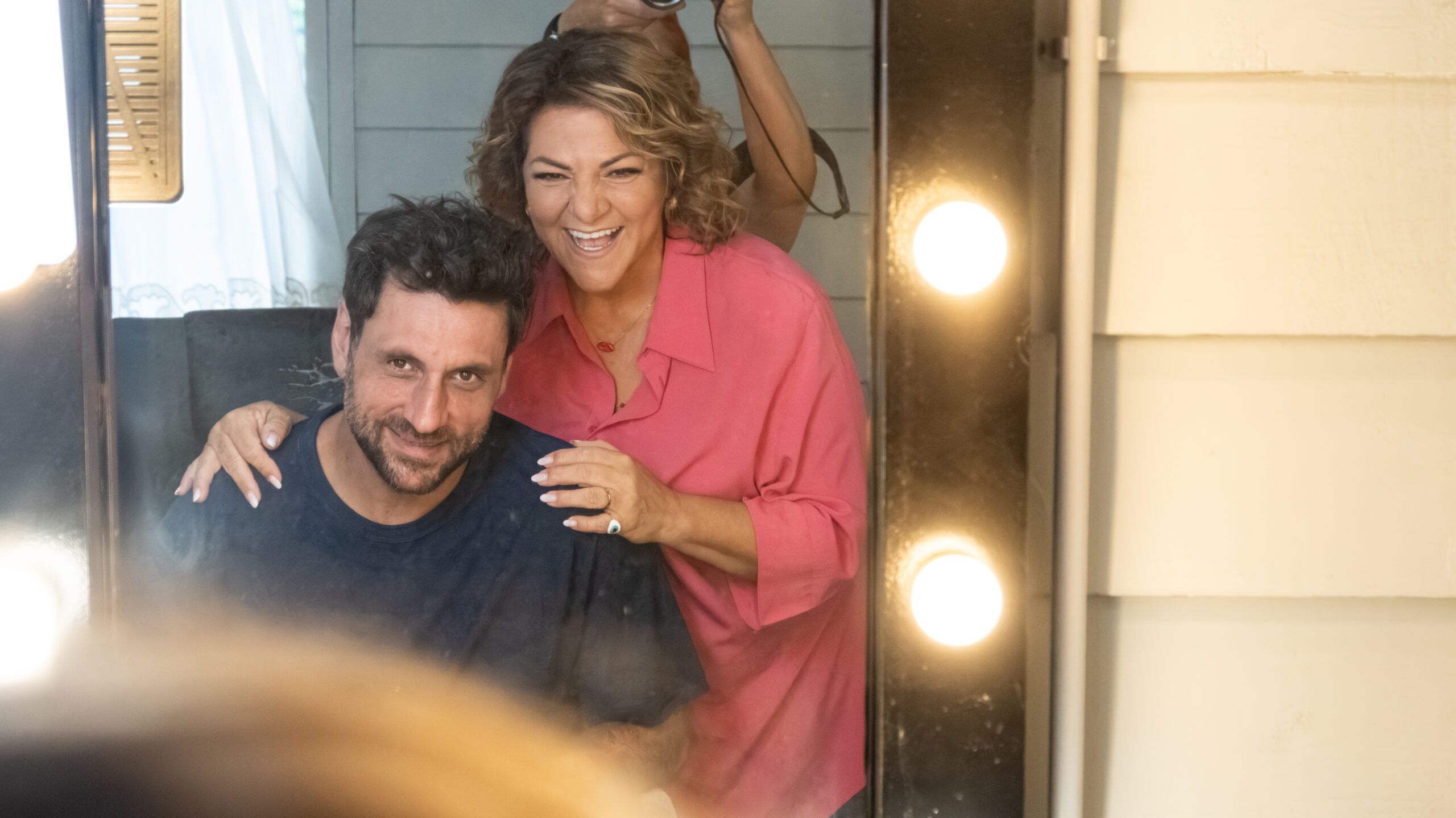 «Κάμπινγκ»: Νέες backstage εικόνες από τα γυρίσματα της νέας σειράς του MEGA (ΦΩΤΟ)