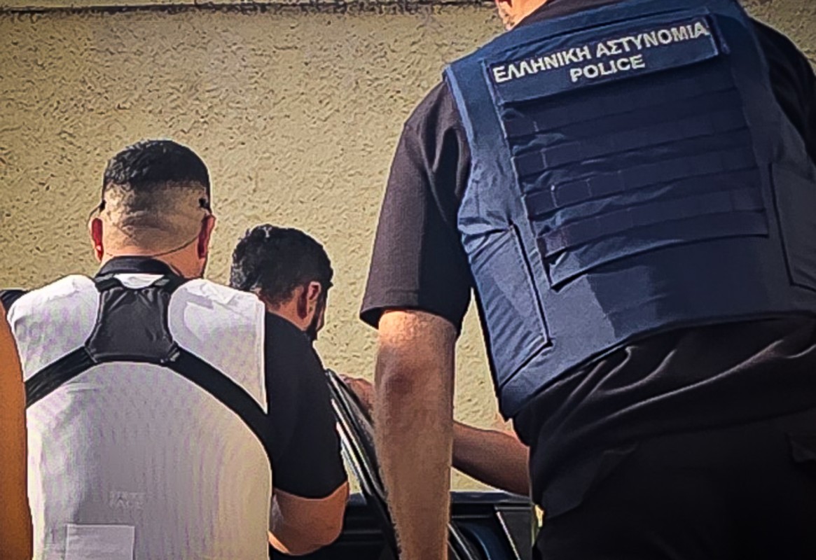 Δολοφονία στη Σύρο: Επιμένει ότι βρισκόταν σε άμυνα το ζευγάρι