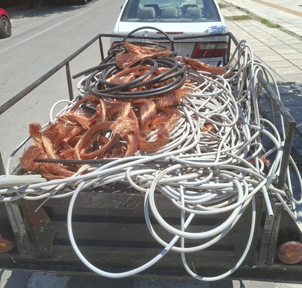 Σέρρες: Συνελήφθη άνδρας και αναζητείται συνεργός για κλοπή καλωδιών αξίας χιλιάδων ευρώ (ΦΩΤΟ)