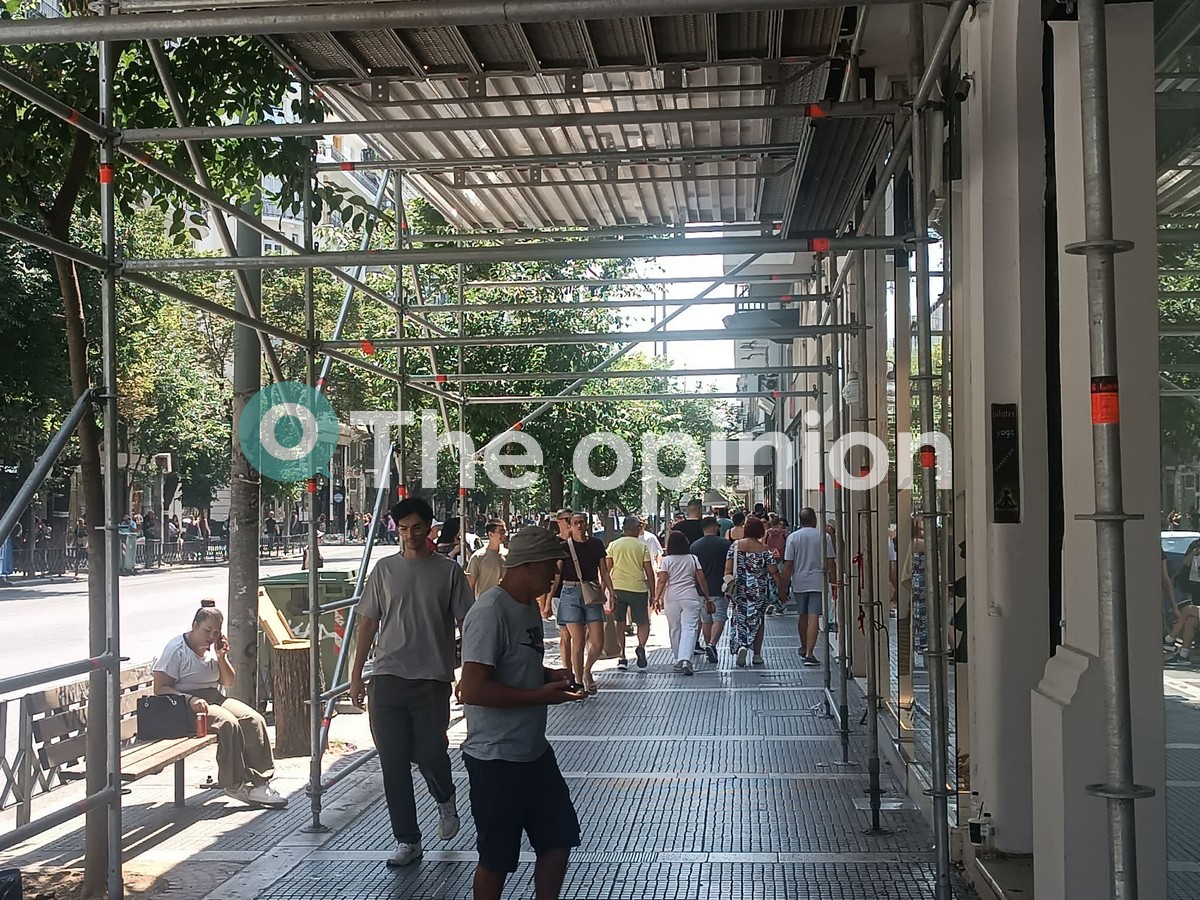 Εκπτώσεις: Ανοιχτά καταστήματα, λίγος κόσμος, ανάσα από τους τουρίστες (ΦΩΤΟ)