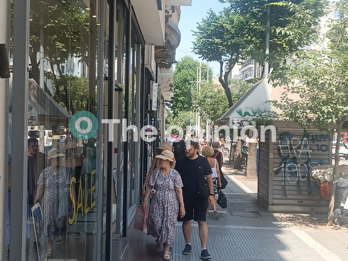 Εκπτώσεις: Ανοιχτά καταστήματα, λίγος κόσμος, ανάσα από τους τουρίστες (ΦΩΤΟ)