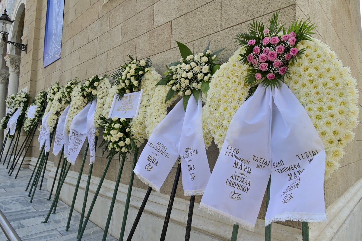 Σε κλίμα οδύνης το τελευταίο αντίο στη Μάρω Κοντού – Η Ελλάδα αποχαιρετά μια μεγάλη κυρία του θεάτρου (ΦΩΤΟ – VIDEO)